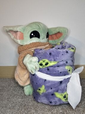 Star Wars Grogu Plush Pajama Set with Purple Grogu Print Blanket